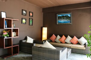 ฝ่ายต้อนรับ