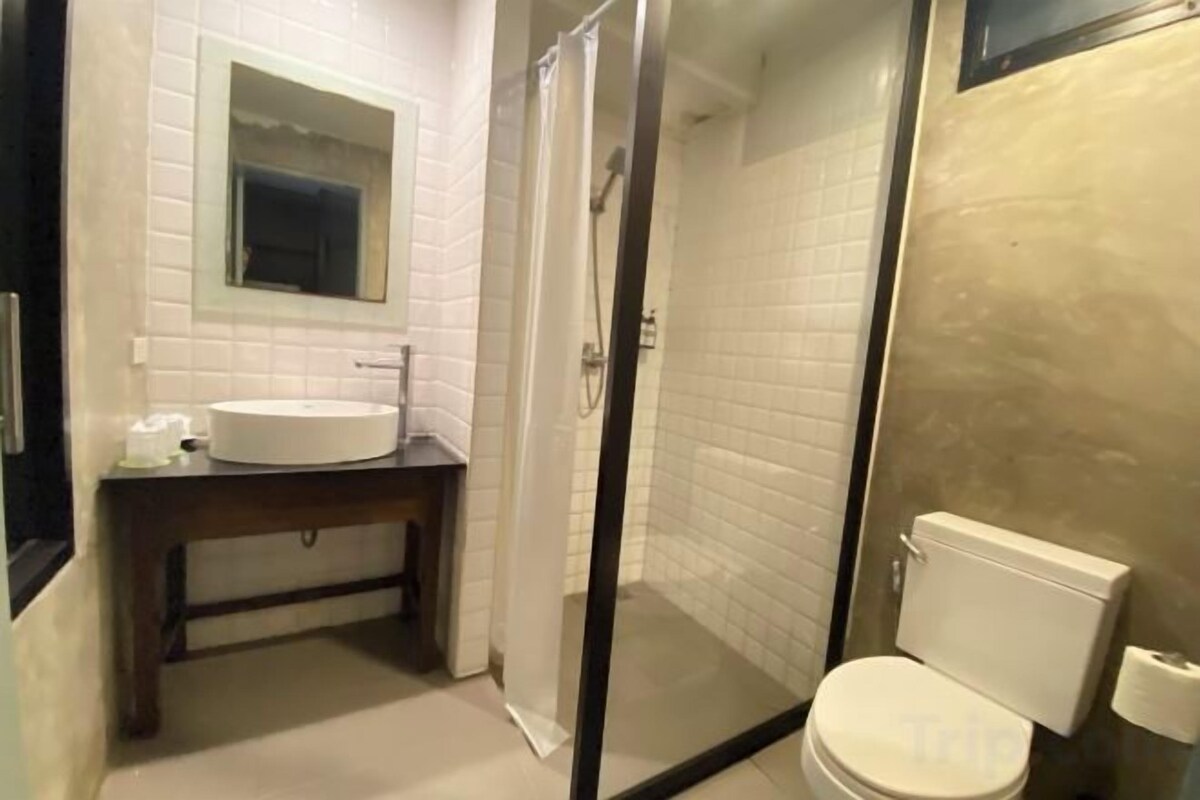 Bathroom | Shower, free toiletries, hair dryer, towels