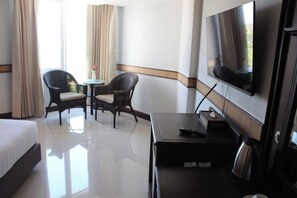 Caja de seguridad en la habitación, escritorio y wifi gratis 