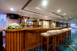 2 restaurants, spécialités Cuisine internationale