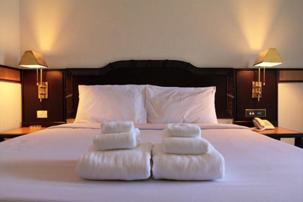 Blackout drapes, WiFi (free), bed sheets