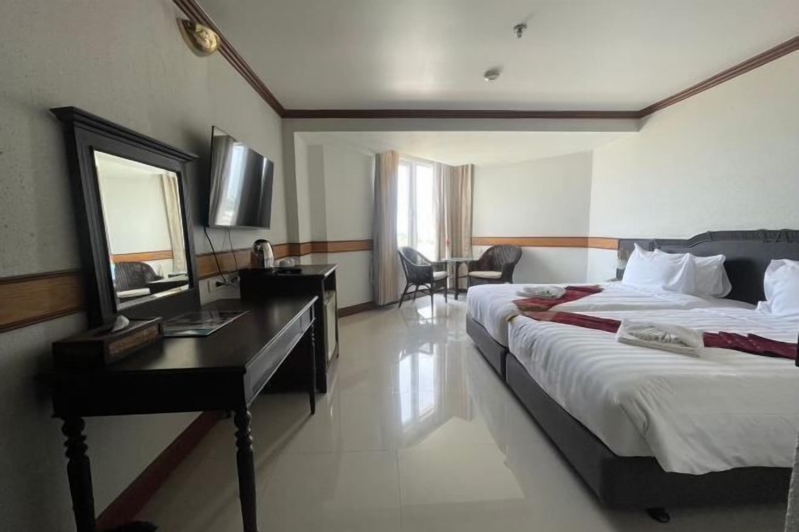 Een kluis op de kamer, een bureau, gratis wifi, rolstoeltoegang