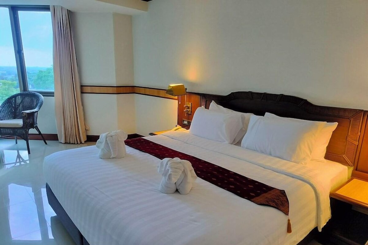 Blackout drapes, WiFi (free), bed sheets