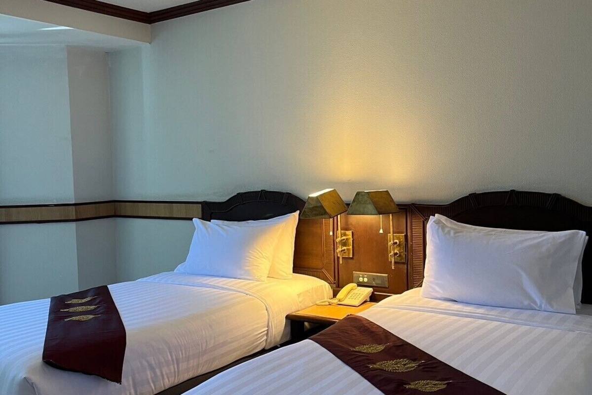 in-room safe, desk, free wifi, wheelchair access