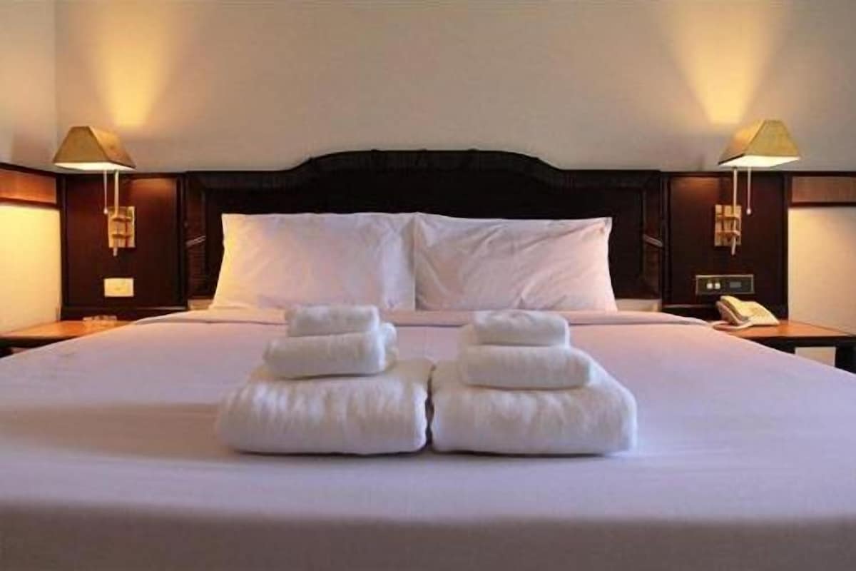 Blackout drapes, WiFi (free), bed sheets