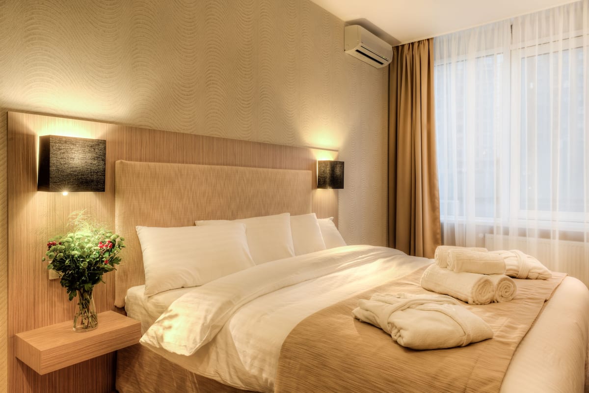 Ropa de cama de alta calidad y minibar