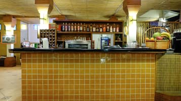 Se sirven desayunos, almuerzos y cenas; cocina internacional