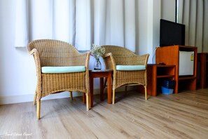 Hypo-allergenic bedding, in-room safe, desk, rollaway beds - Samed Cabana Resort (Rayong)