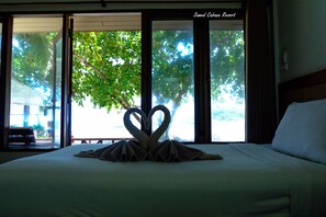 Beachfront Room | Bathroom | Shower, free toiletries, hair dryer, towels