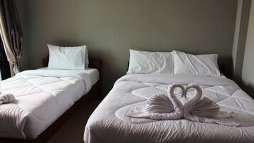 Hypo-allergenic bedding, in-room safe, desk, rollaway beds