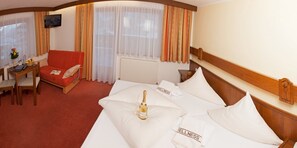 Kamar Triple (North) | Seprai antialergi, brankas, Wi-Fi gratis, dan seprai linen