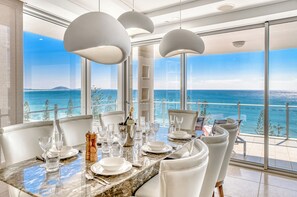 3 Bedroom Executive Luxe Apartment | In-room dining