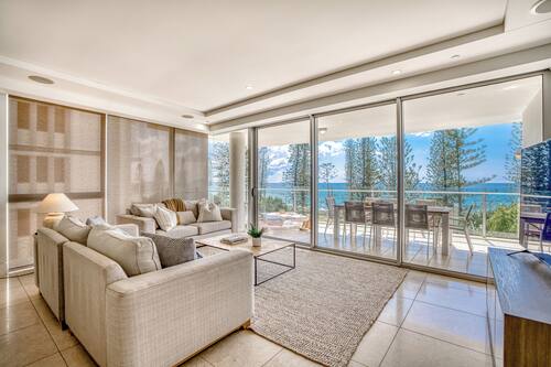 3 Bedroom Deluxe Apartment | Living area