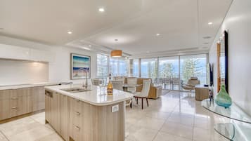 3 Bedroom Deluxe Apartment | Private kitchen | Full-sized fridge, microwave, oven, stovetop