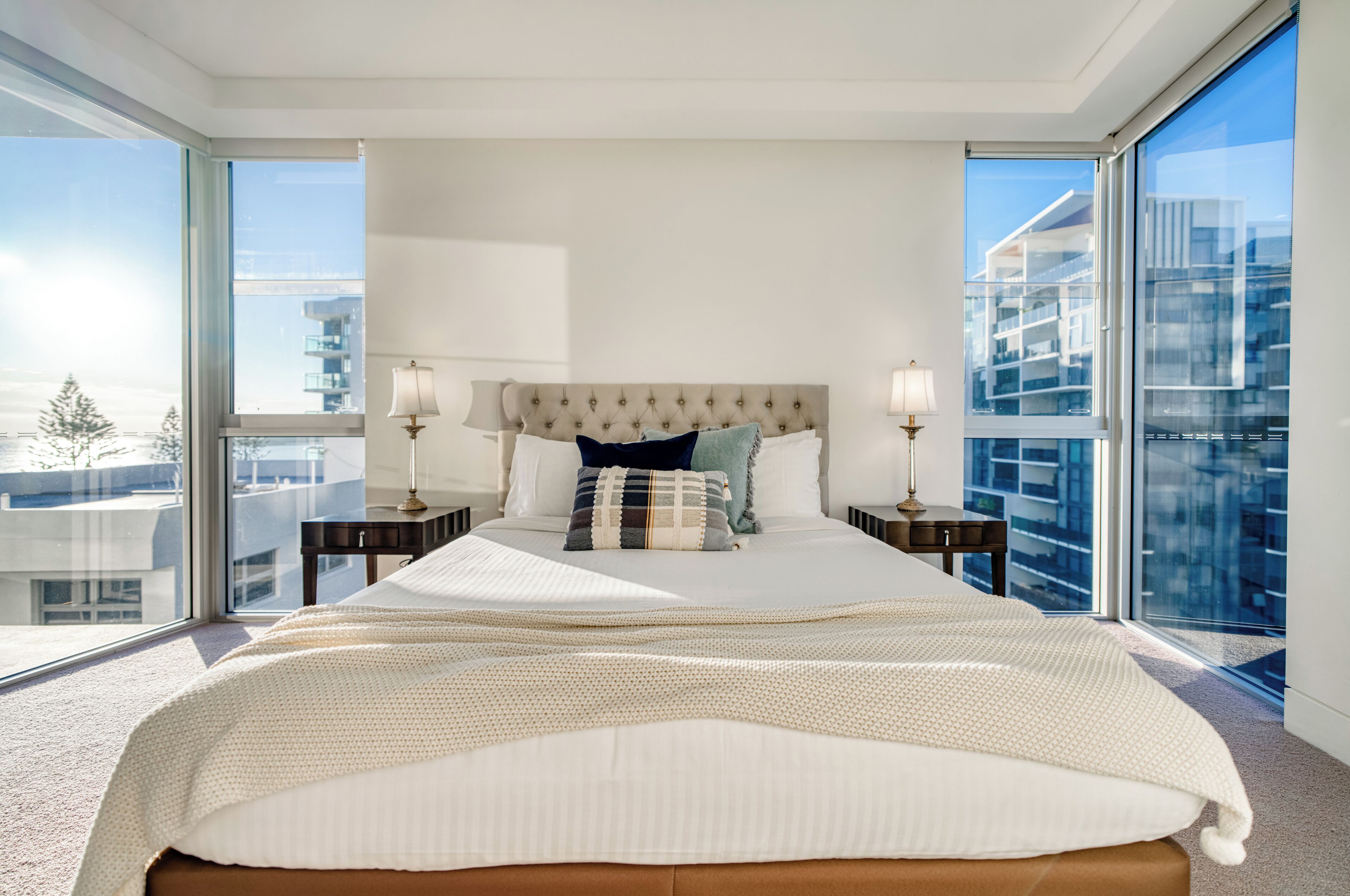 3 Bedroom Luxe Apartment | Ylelliset vuodevaatteet, yksilöllisesti sisustettu