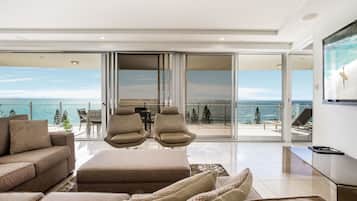 3 Bedroom Executive Luxe Apartment | Living area