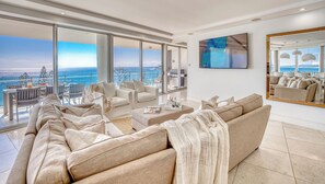 3 Bedroom Executive Luxe Apartment | Living area