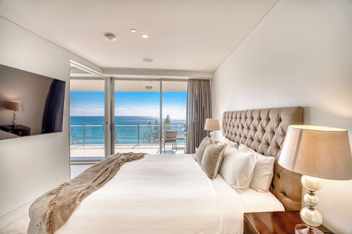 3 Bedroom Executive Luxe Apartment | Premium bedding, individually decorated, individually furnished