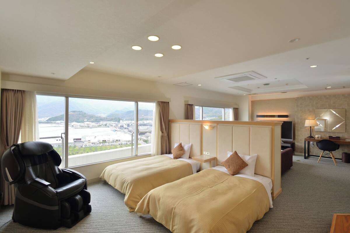 in-room safe, desk, soundproofing, free wifi