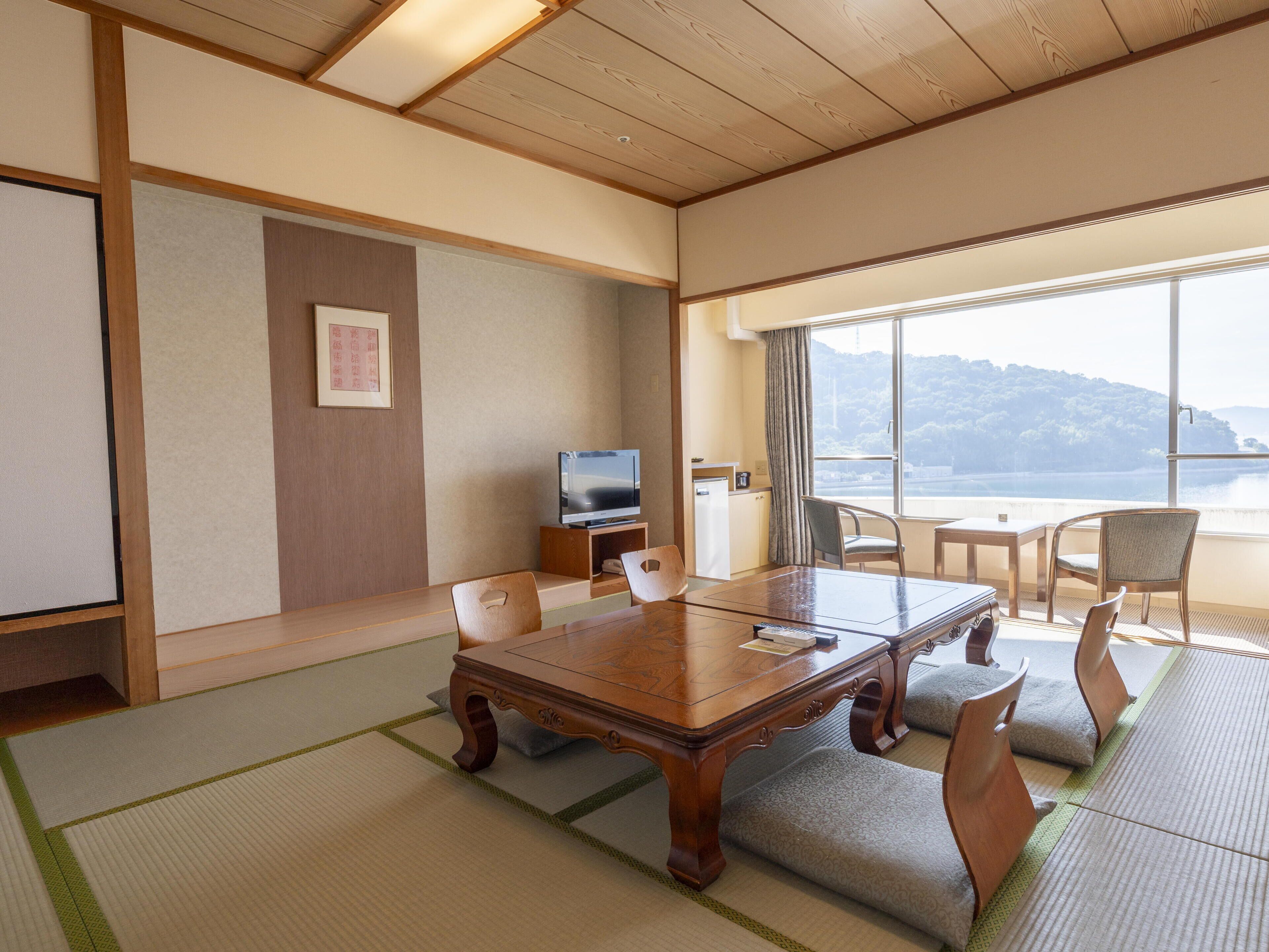 In-room safe, desk, soundproofing, free WiFi