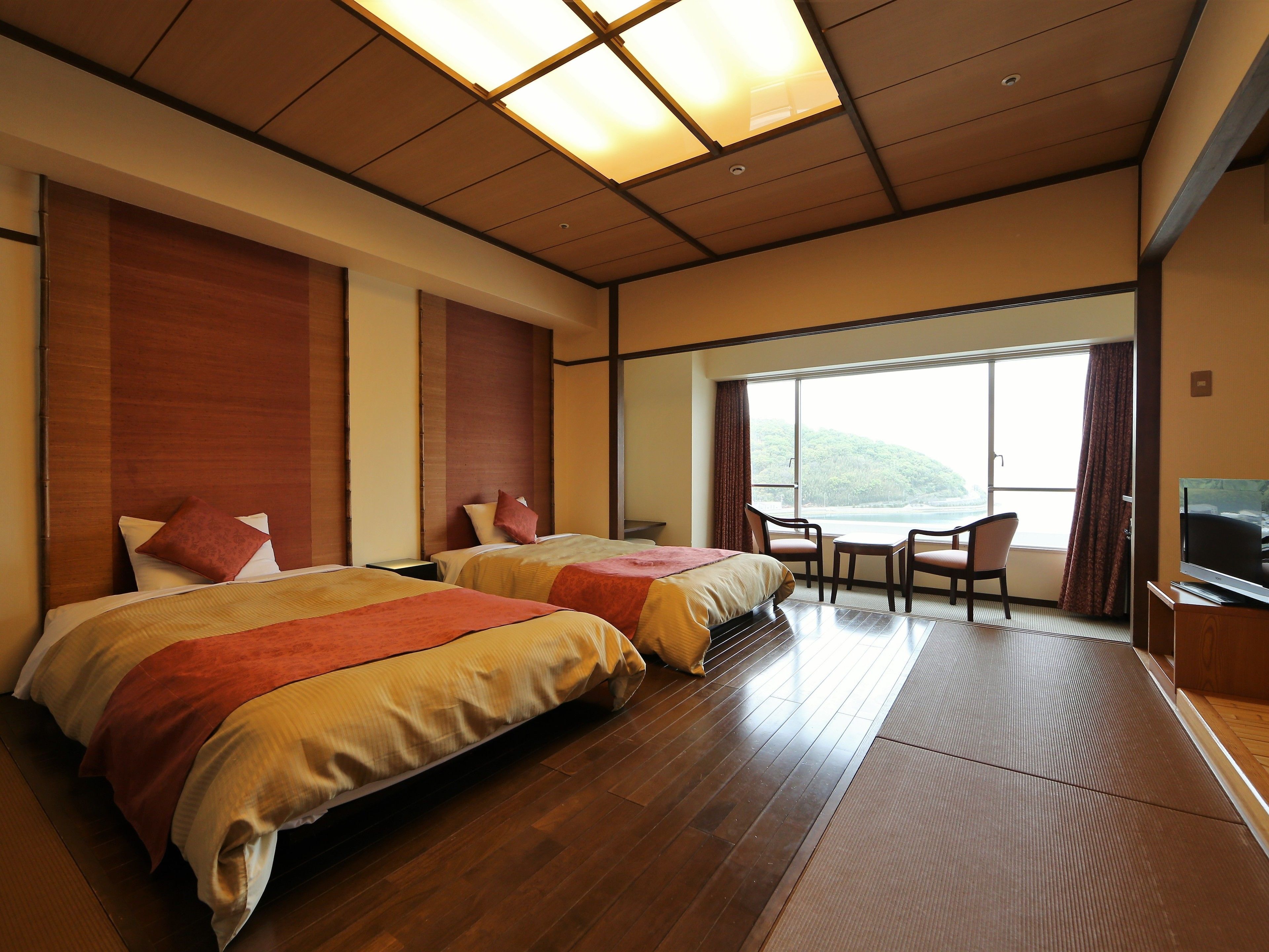 in-room safe, desk, soundproofing, free wifi