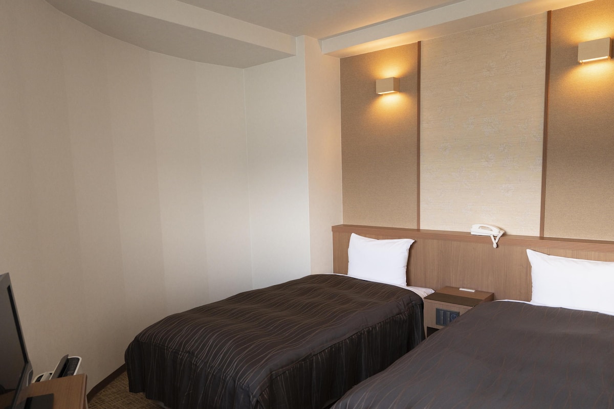 In-room safe, desk, soundproofing, free WiFi