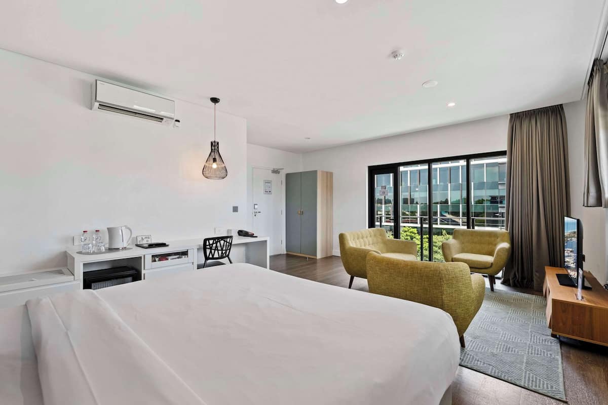 Executive Suite, 1 King Bed, Non Smoking