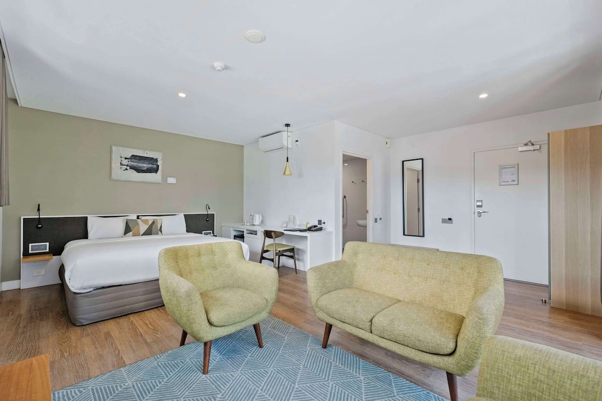 Junior Suite, 1 King Bed, Non Smoking