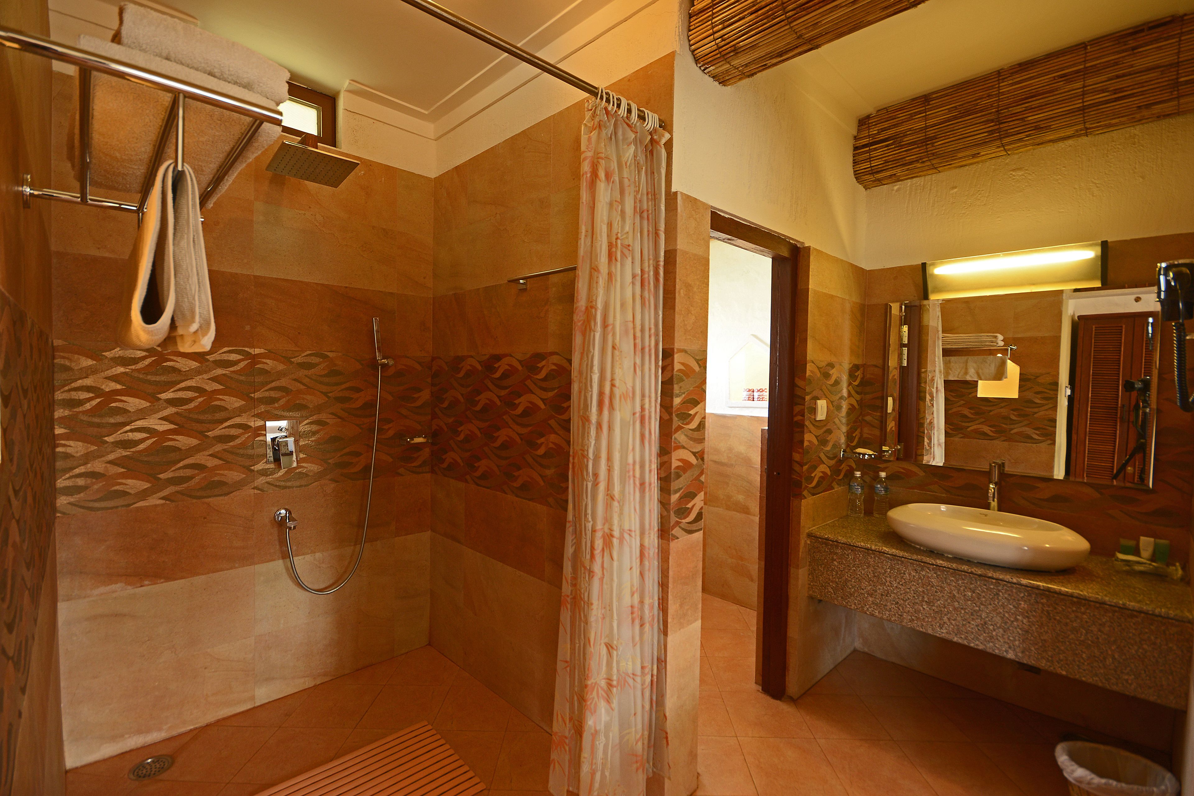 shower, free toiletries, hair dryer, towels