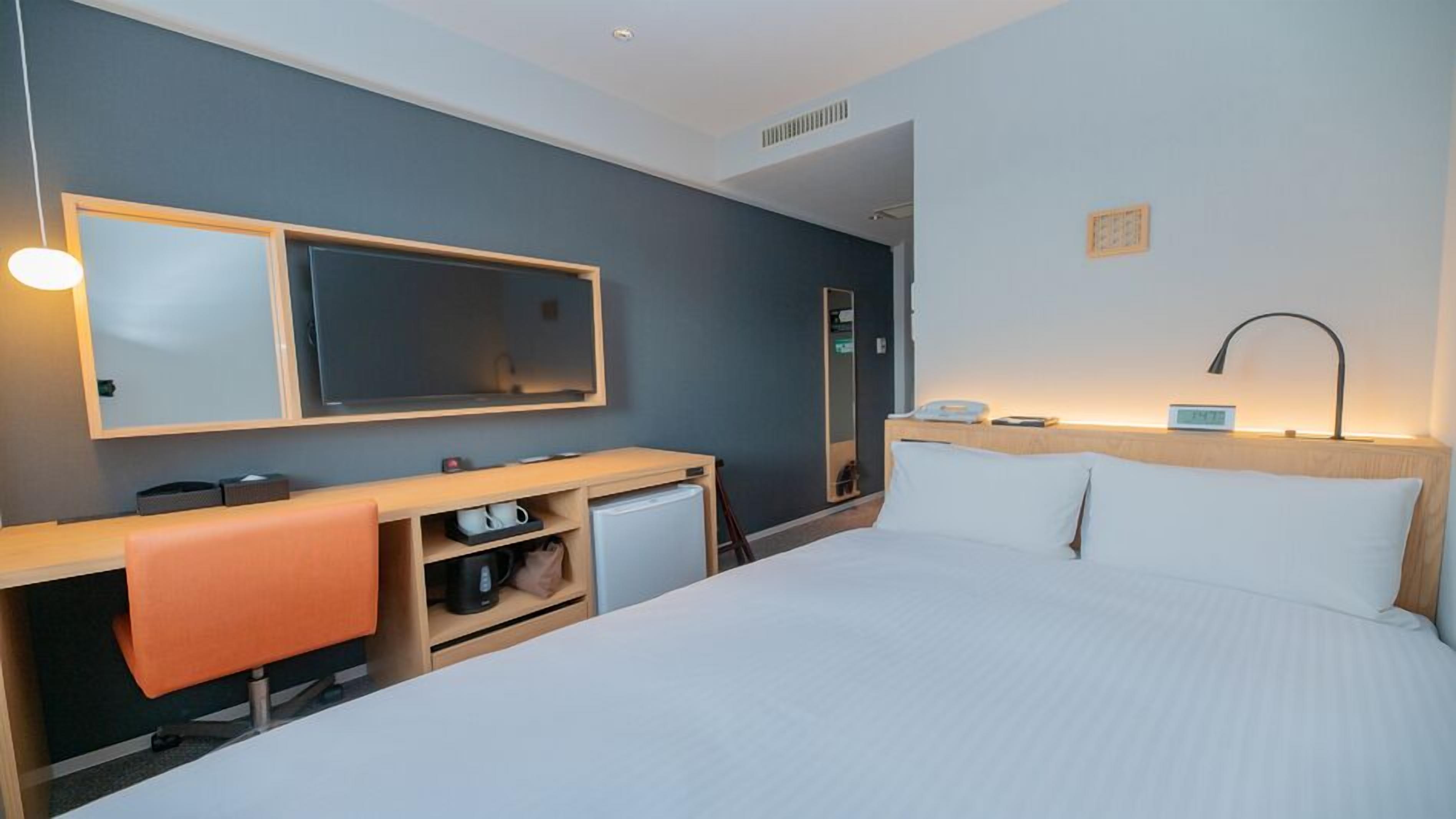 In-room safe, desk, iron/ironing board, free WiFi