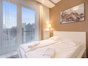 Estudio, balcón (2 people) | Ropa de cama de alta calidad y decoración individual
