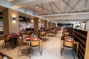 3 restaurants, spécialités Cuisine méditerranéenne