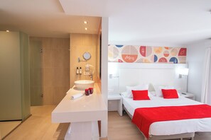Family Junior Suite | Bilik Mandi | Kelengkapan dandanan diri percuma, pengering rambut, tuala disediakan 