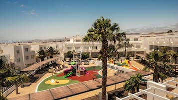 3 outdoor pools, sun loungers