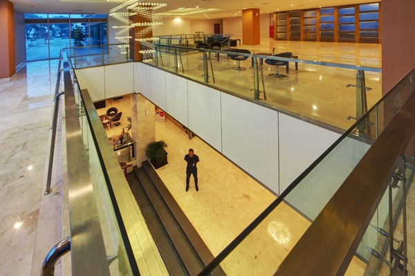 المنشأة من الداخل