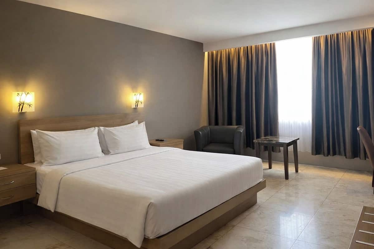 Habitación doble ejecutiva | Ropa de cama de alta calidad y caja de seguridad en la habitación