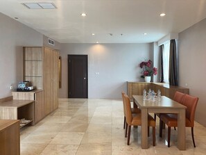 Presidential-Einzelzimmer, 1 King-Bett, Badewanne | Hochwertige Bettwaren, Zimmersafe, Schreibtisch, kostenloses WLAN
