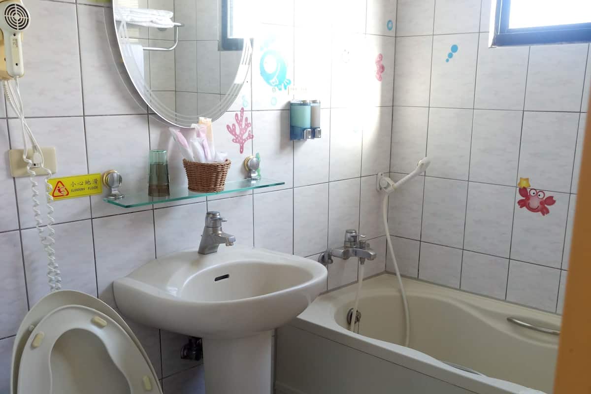 business double room, 2 single beds, tower | bathroom | combined shower/bathtub, free toiletries, hair dryer, slippers