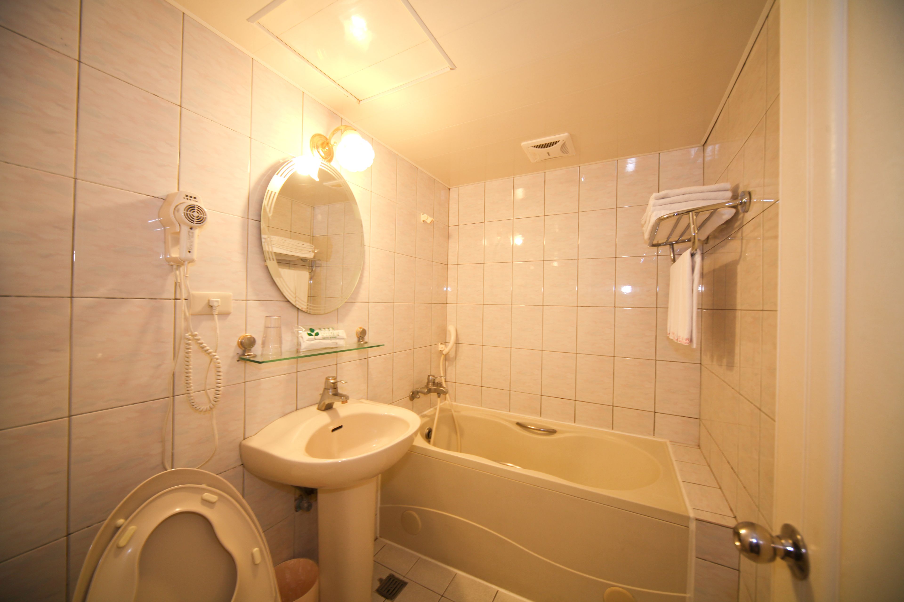 deluxe quadruple room, 1 bedroom, city view | bathroom | combined shower/bathtub, free toiletries, hair dryer, slippers