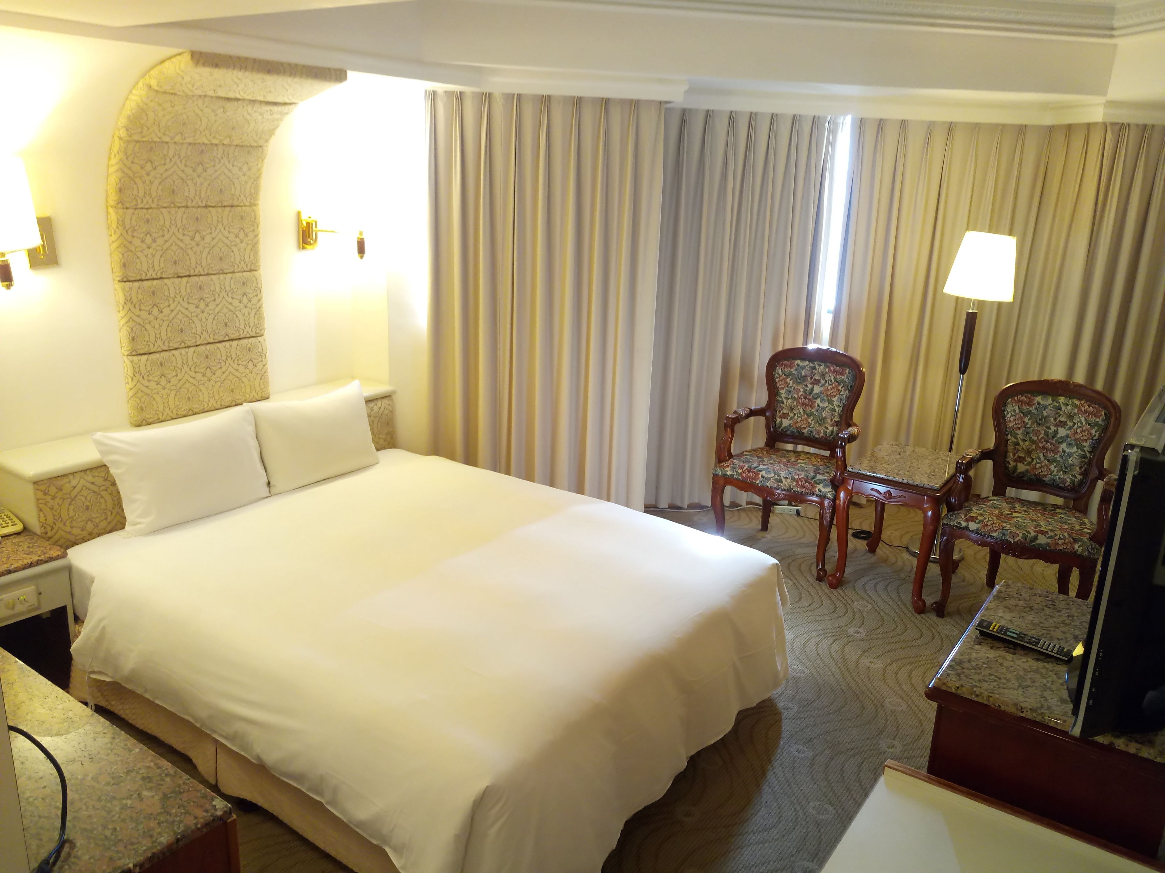 comfort double room, 1 double bed | down duvets, minibar, desk, blackout curtains