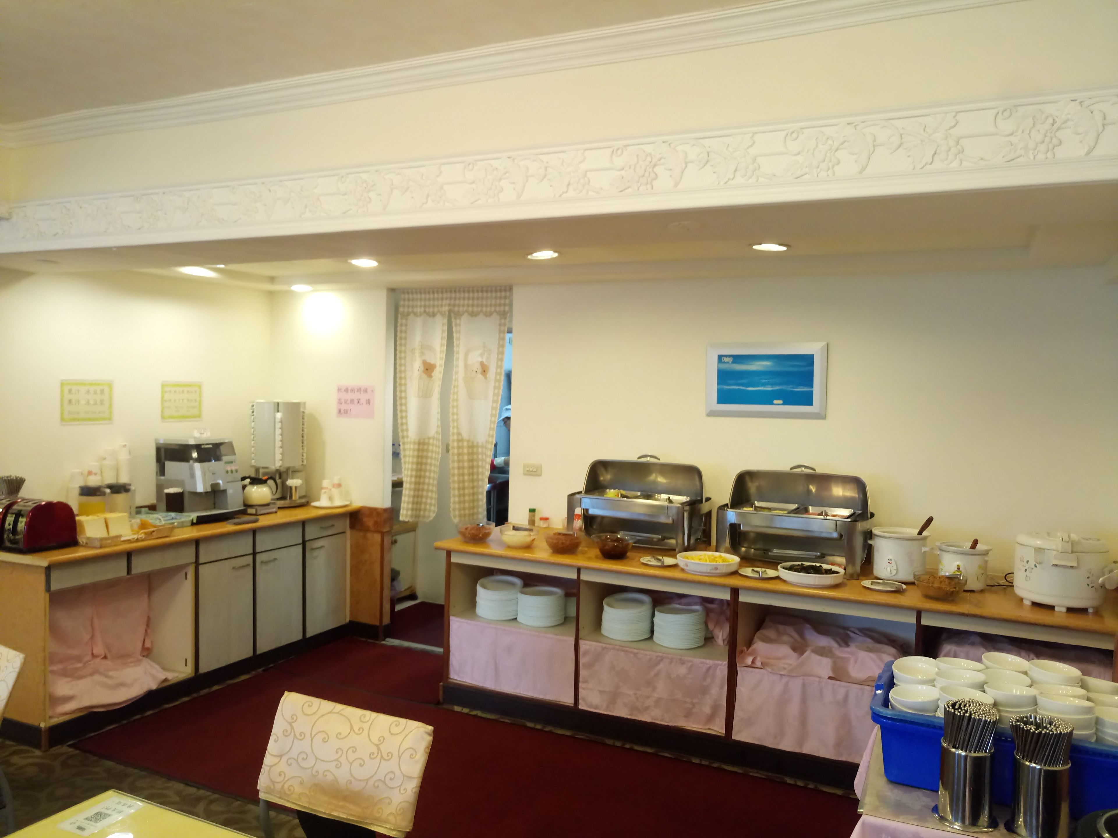 free buffet breakfast