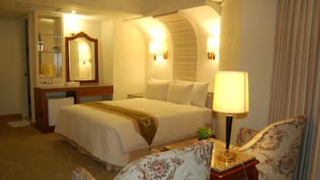 Business Double Room, 2 Twin Beds, Tower | Down comforters, minibar, desk, blackout drapes