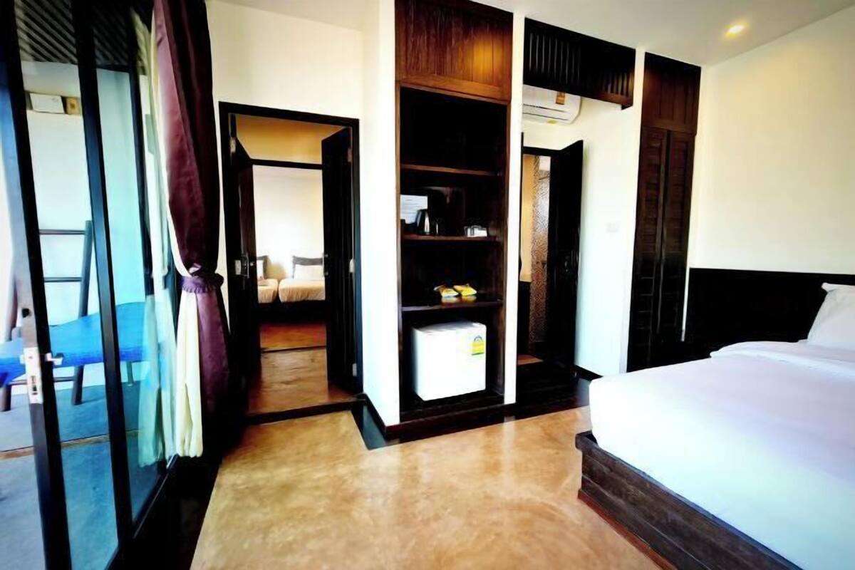 Minibar, desk, rollaway beds, free WiFi