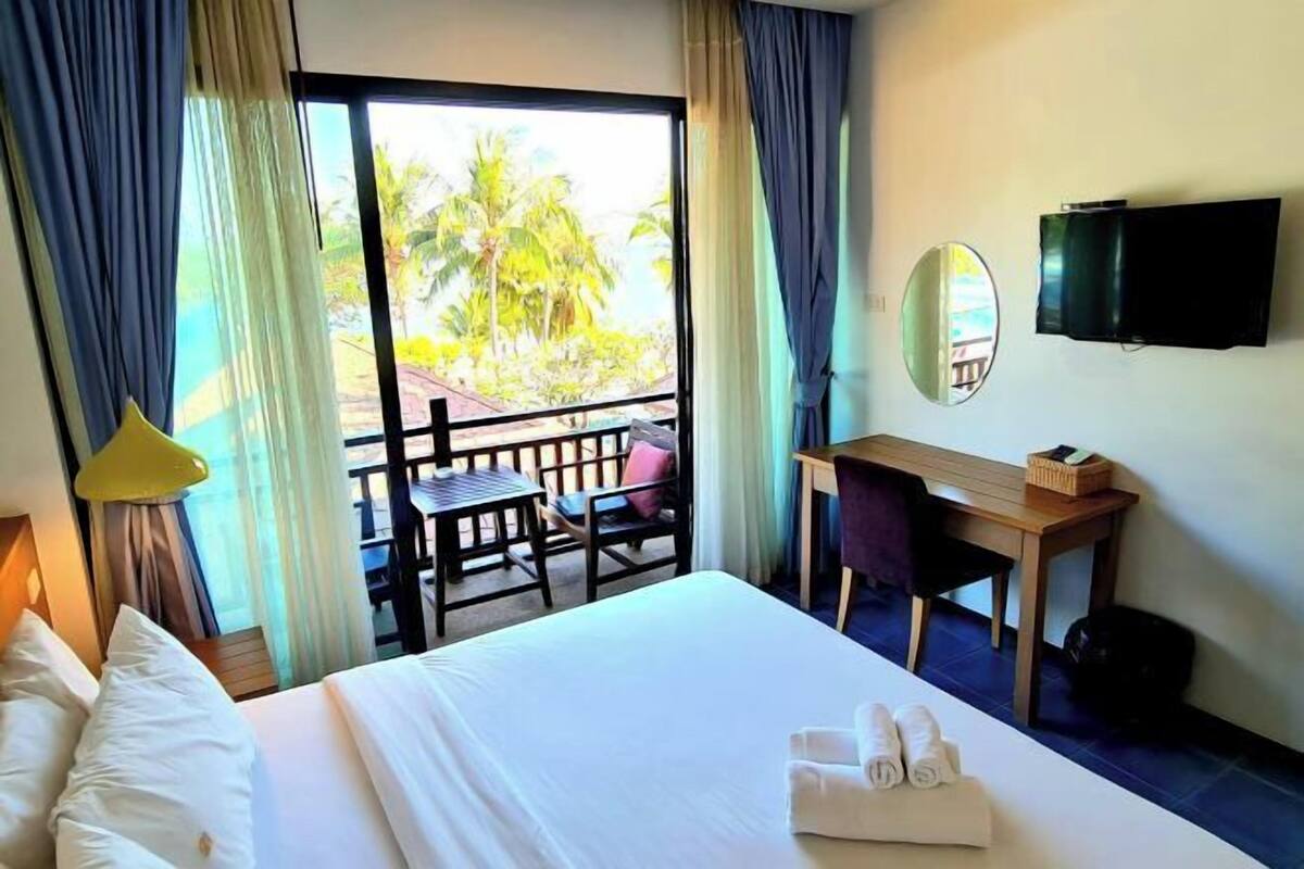 Minibar, desk, rollaway beds, free WiFi