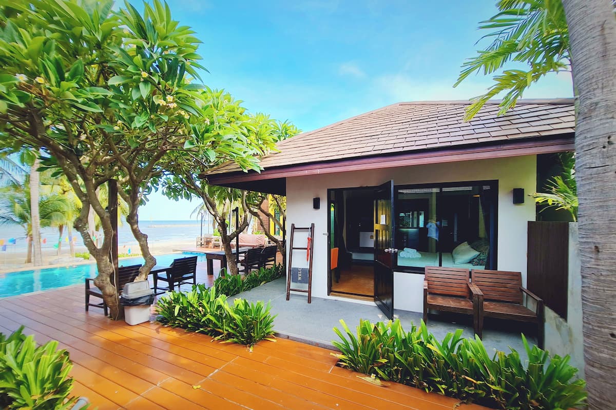 VIP Sea View Room | Minibar, desk, rollaway beds, free WiFi