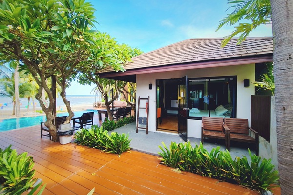VIP Sea View Room | Minibar, desk, rollaway beds, free WiFi