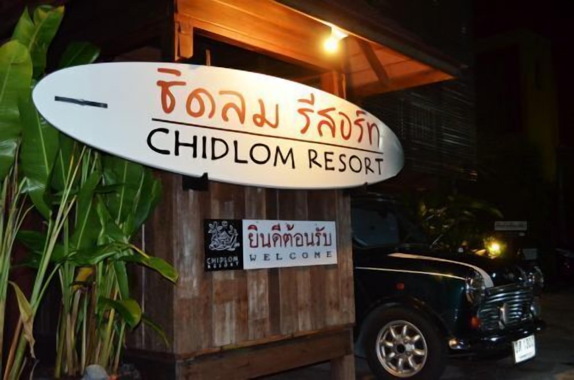 A sign for Chidlom Resort with a welcome message in a local language.