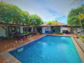 المنشأة من الخارج