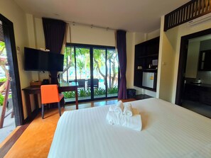 Huone, merinäköala (VIP Sea View Room) | Minibaari, työpöytä, lisävuoteet, ilmainen Wi-Fi