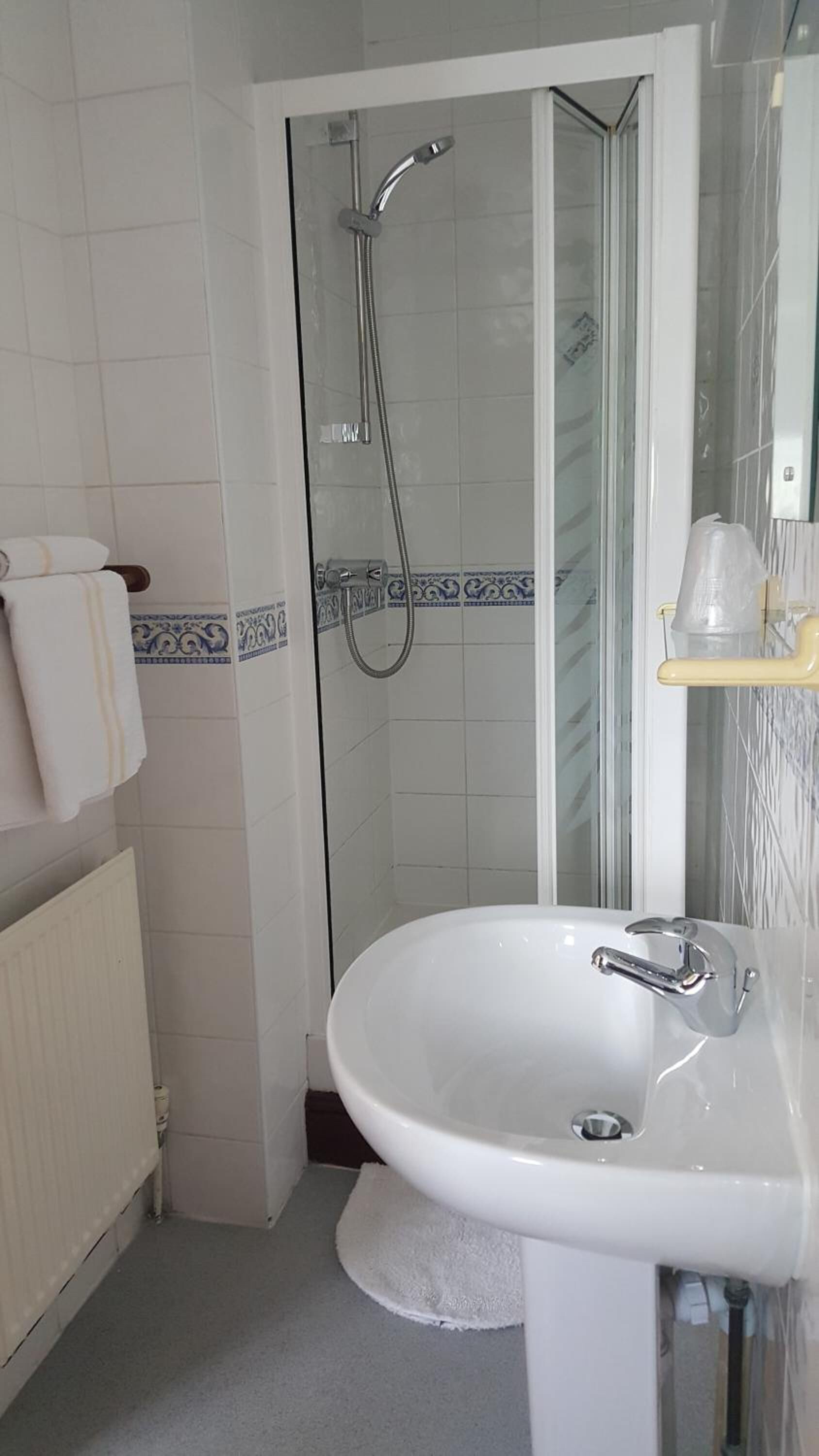 free toiletries, towels